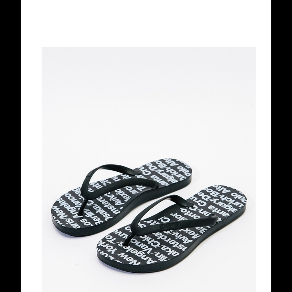 RArE new! AA flip flops cities ! Men's